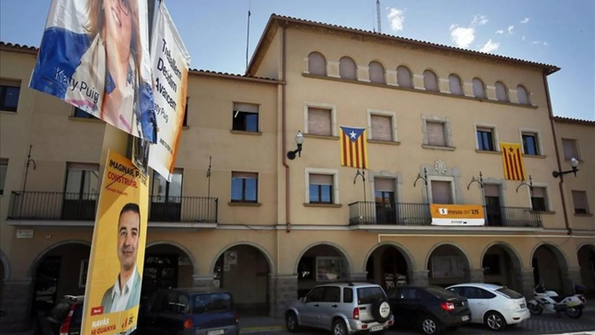 En la imagen, un ayuntamiento de Cataluña von "estelades"
