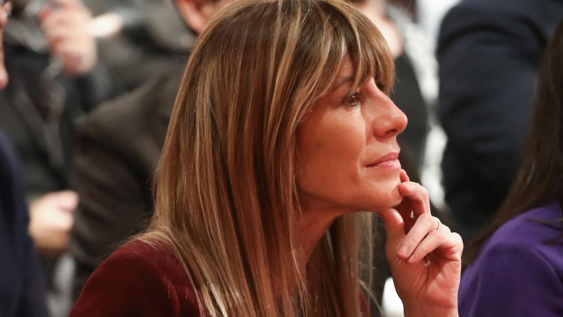 MADRID, 08/03/2024.- Begoña Gómez, esposa del presidente del Gobierno, asiste a un evento celebrado para celebrar el Día Internacional de la Mujer, en el que el Instituto Cervantes recibe los legados de tres referentes de la cultura en español en sus respectivas disciplinas: la cantautora Rosa León, la escritora y periodista Rosa Montero y la actriz Marisa Paredes. EFE/ Jimena Zánchez