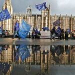 Manifestantes proeuropeos protestan frente al Parlamento británico