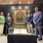 El alcalde José Mazarías inaugura en Segovia la muestra "Yo, la Reyna"