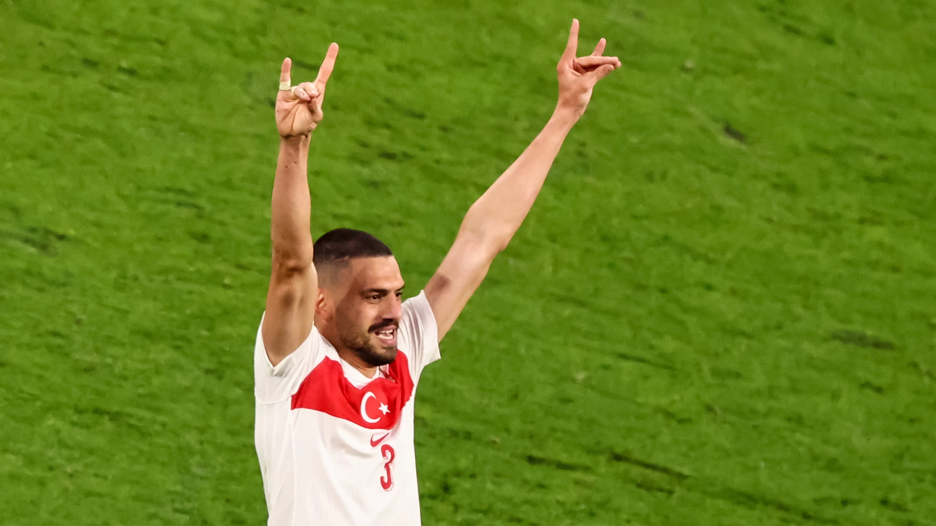 Leipzig (Germany), 02/07/2024.- Merih Demiral of Turkey celebrates after scoring his 0-2 second goal during the UEFA EURO 2024 Round of 16 soccer match between Austria and Turkey, in Leipzig, Germany, 02 July 2024 (issued 03 July 2024). The UEFA on 03 July 2024 opened an investigation into "alleged inappropriate behaviour" for the so-called 'wolf salute' Demiral gestured, a gesture associated with the far-right nationalist group Grey Wolves. (Alemania, Turquía) EFE/EPA/HANNIBAL HANSCHKE