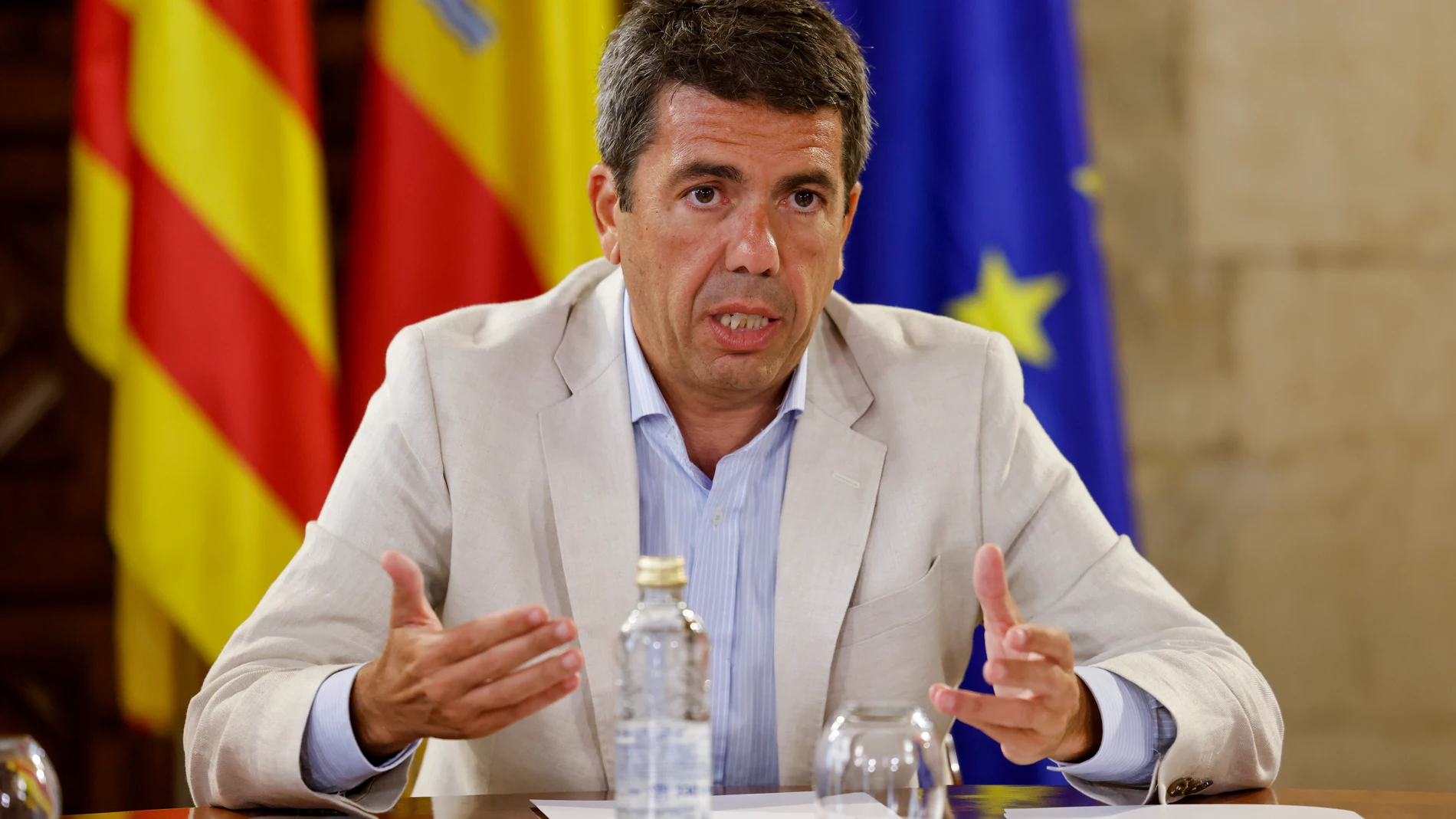 GRAFCVA1543. VALENCIA, 03/07/2024.- El president de la Generalitat, Carlos Mazón, durante la reunión con representantes de la Federación de Peñas de Bous al Carrer de la Comunitat Valenciana. EFE/Ana Escobar