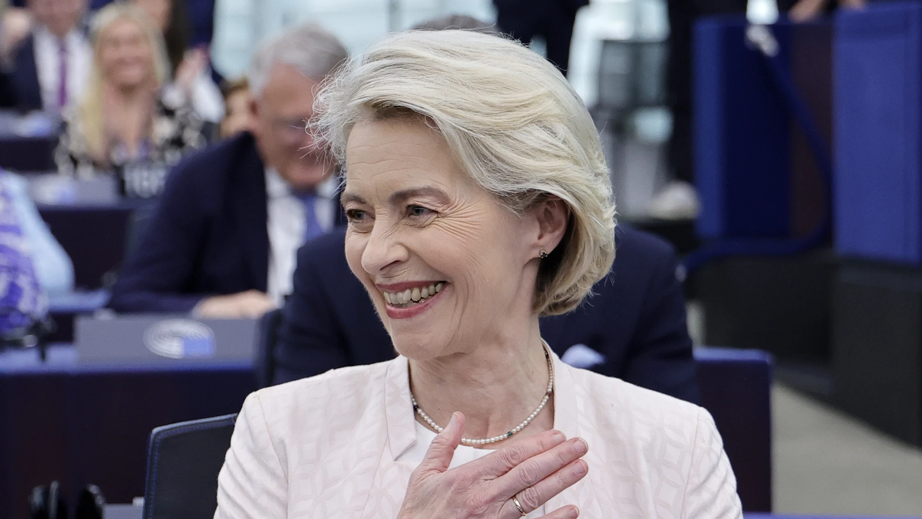 Strasbourg (France), 18/07/2024.- Ursula von der Leyen reacts after being re-elected as European Commission President during a plenary session of the European Parliament in Strasbourg, France, 18 July 2024. MEPs re-elected Von der Leyen as European Commission President for the next five years. (Francia, Estrasburgo) EFE/EPA/RONALD WITTEK
