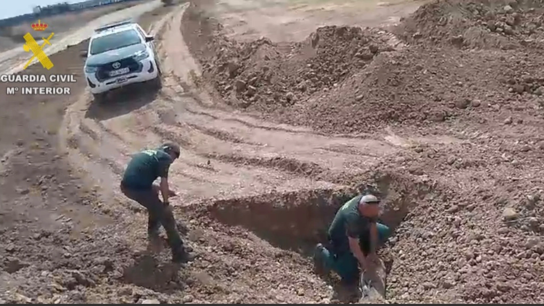 Agentes preparan el terreno para la detonación