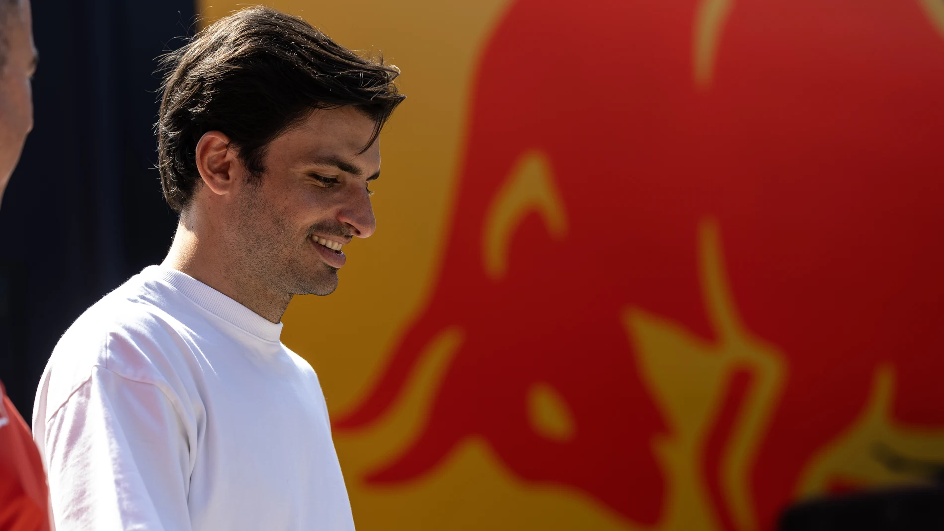 SAINZ Carlos (spa), Scuderia Ferrari SF-24, portrait in front of Red Bull Racing motorhome during the Formula 1 Hungarian Grand Prix 2024, 13th round of the 2024 Formula One World Championship from July 19 to 21, 2024 on the Hungaroring, in Mogyorod, Hungary - DPPI AFP7 18/07/2024 ONLY FOR USE IN SPAIN