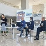 La subdirectora del Palau, Nieves Pascual, el director Vicent Llimerà, el concejal Moreno y el director titular y artístico de la Orquesta de València, Alexander Liebreich,