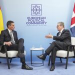 Sánchez confía en impulsar más la relación con Reino Unido y en cerrar el acuerdo sobre Gibraltar tras verse con Starmer