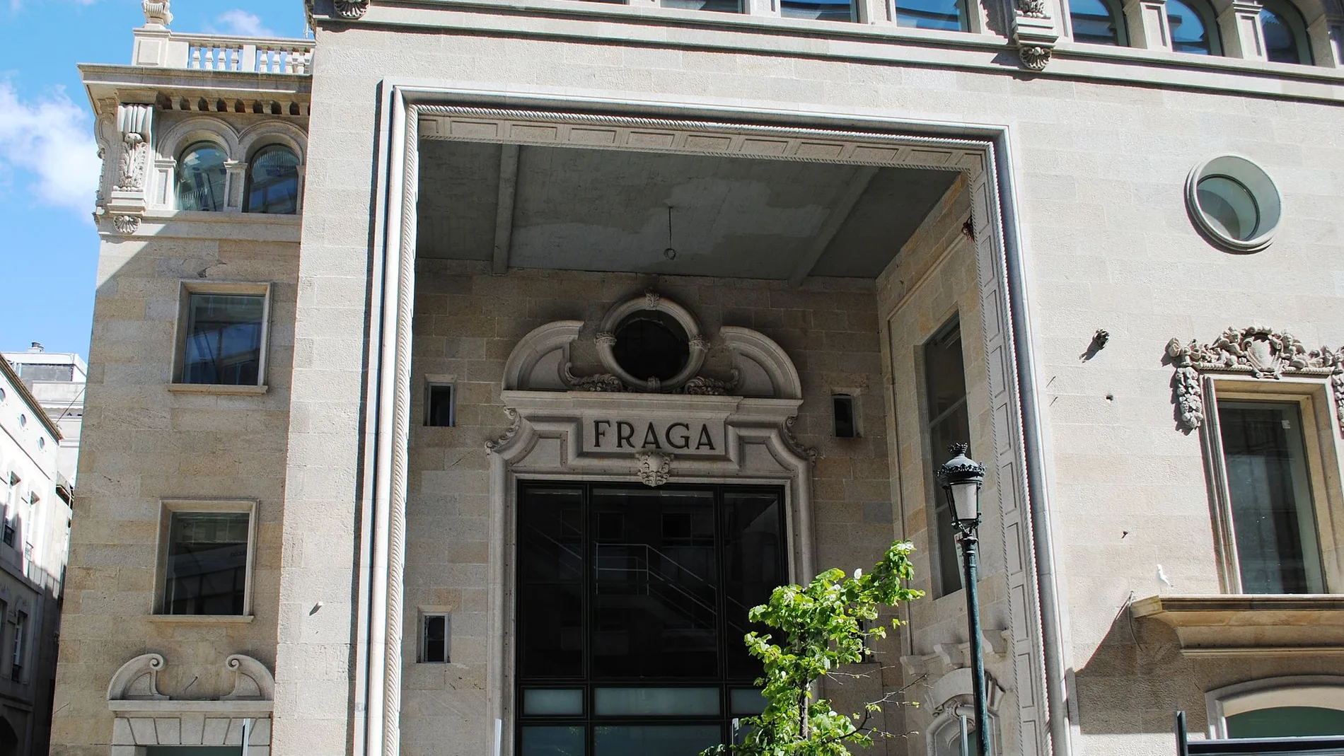 Entrada principal del Fraga.
