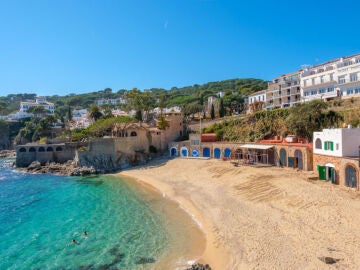 Playas de aguas cristalinas y encanto tradicional: Calella de Palafrugell, el destino ideal en la Costa Brava