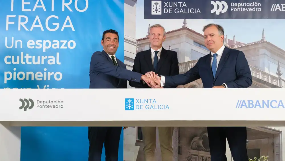 De izquierda a derecha: el presidente de la Diputación, Luis López, el de la Xunta, Alfonso Rueda, y el el consejero delegado de Abanca, Francisco Botas.