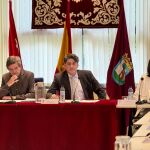 David Pérez, concejal del distrito de Hortaleza, en el centro de la imagen