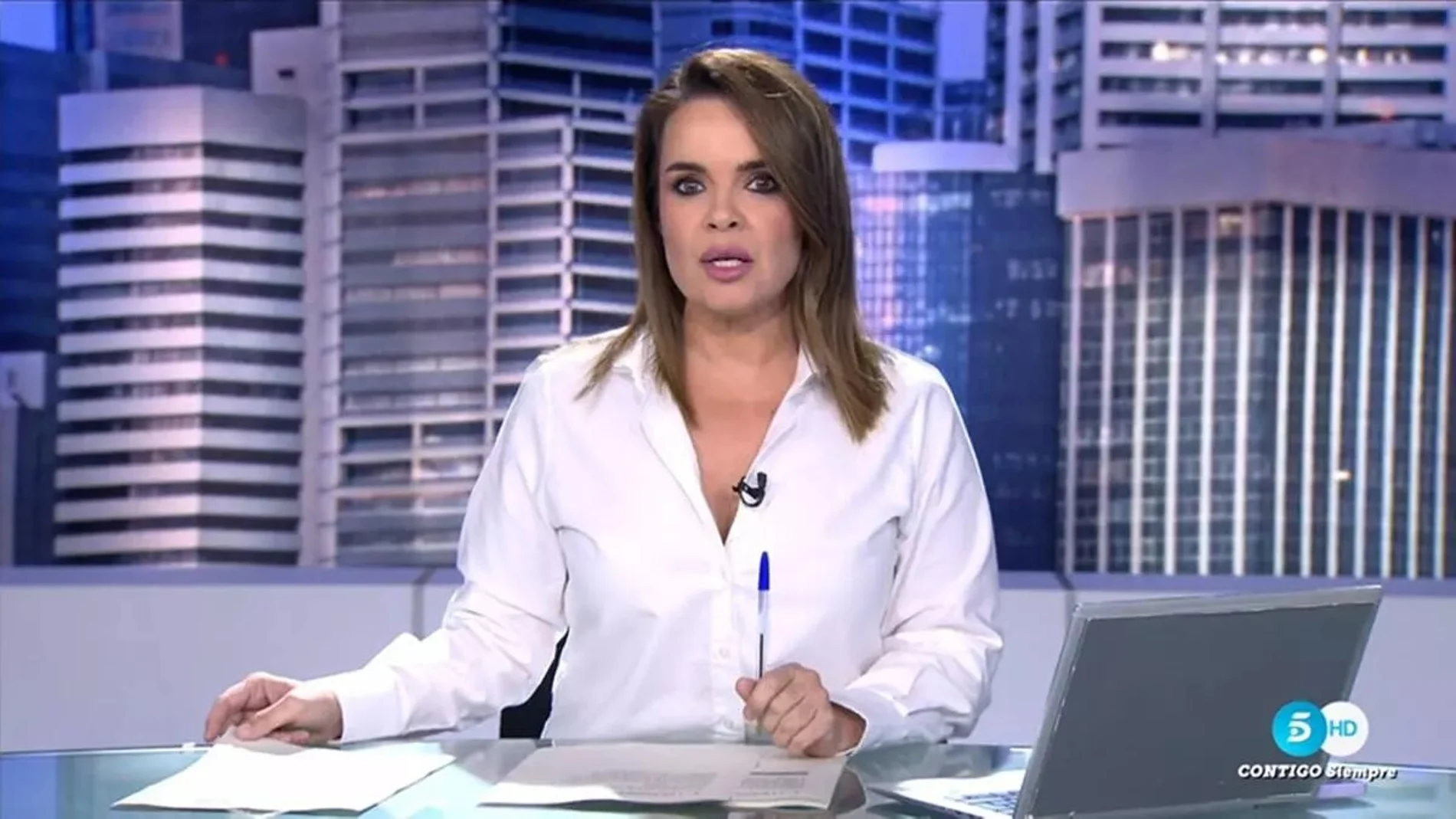Carmen Chaparro en el plató de 'Informativos Telecinco'