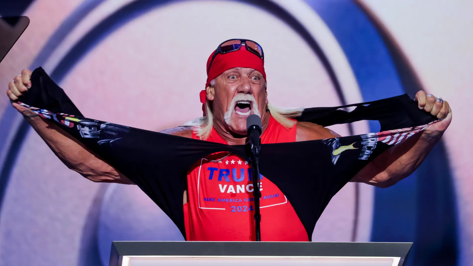 Milwaukee (United States), 19/07/2024.- Professional wrestler Hulk Hogan speaks on the fourth day of the Republican National Convention (RNC) at Fiserv Forum in Milwaukee, Wisconsin, USA, 18 July 2024. The convention comes days after a 20-year-old Pennsylvania man attempted to assassinate former president and current Republican presidential nominee Donald Trump. The 2024 Republican National Convention is being held 15 to 18 July 2024 in which delegates of the United States' Republican Party s...