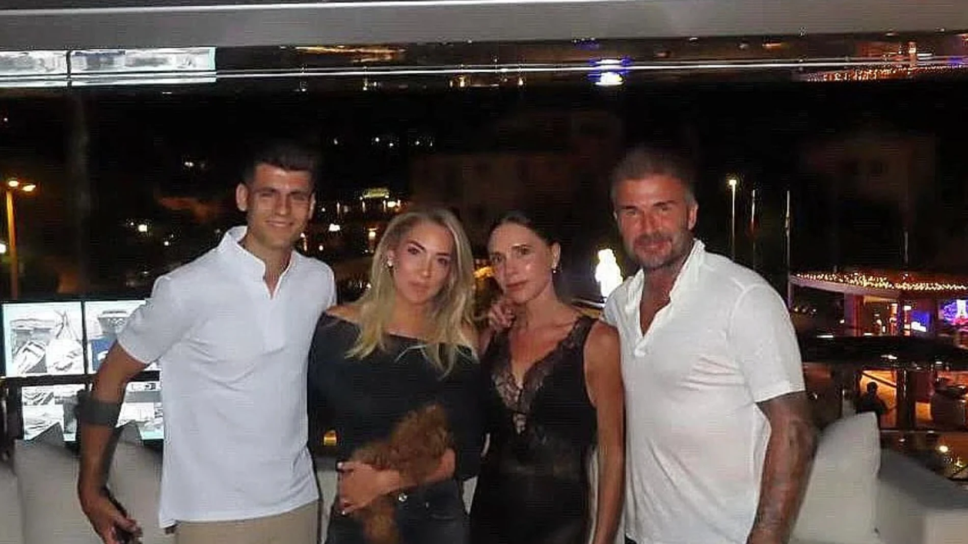 Álvaro Morata y Alice Campello con David y Victoria Beckham
