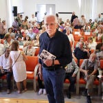 Luis Mateo Díez durante la conferencia ofrecida en La Magdalena (León)