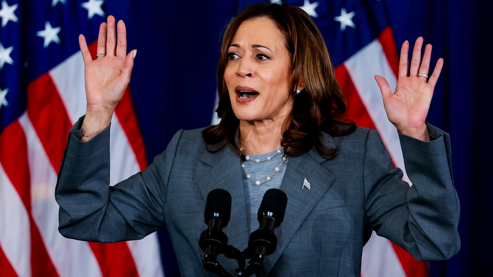 EA4443. GREENSBORO (ESTADOS UNIDOS), 21/07/2024.- Fotografía de archivo de la vicepresidenta de Estados Unidos de Kamala Harris pdurante un evento, el 11 de julio de 2024, en Greensboro, Carolina del Norte (EE. UU). En la carrera demócrata para sustituir al presidente de Estados Unidos, Joe Biden, después de que este anunciara que no se presentará a la reelección, nadie como su vicepresidenta, Kamala Harris, surge con más fuerza a la hora de asumir esa labor y sin embargo está más cuestionado...