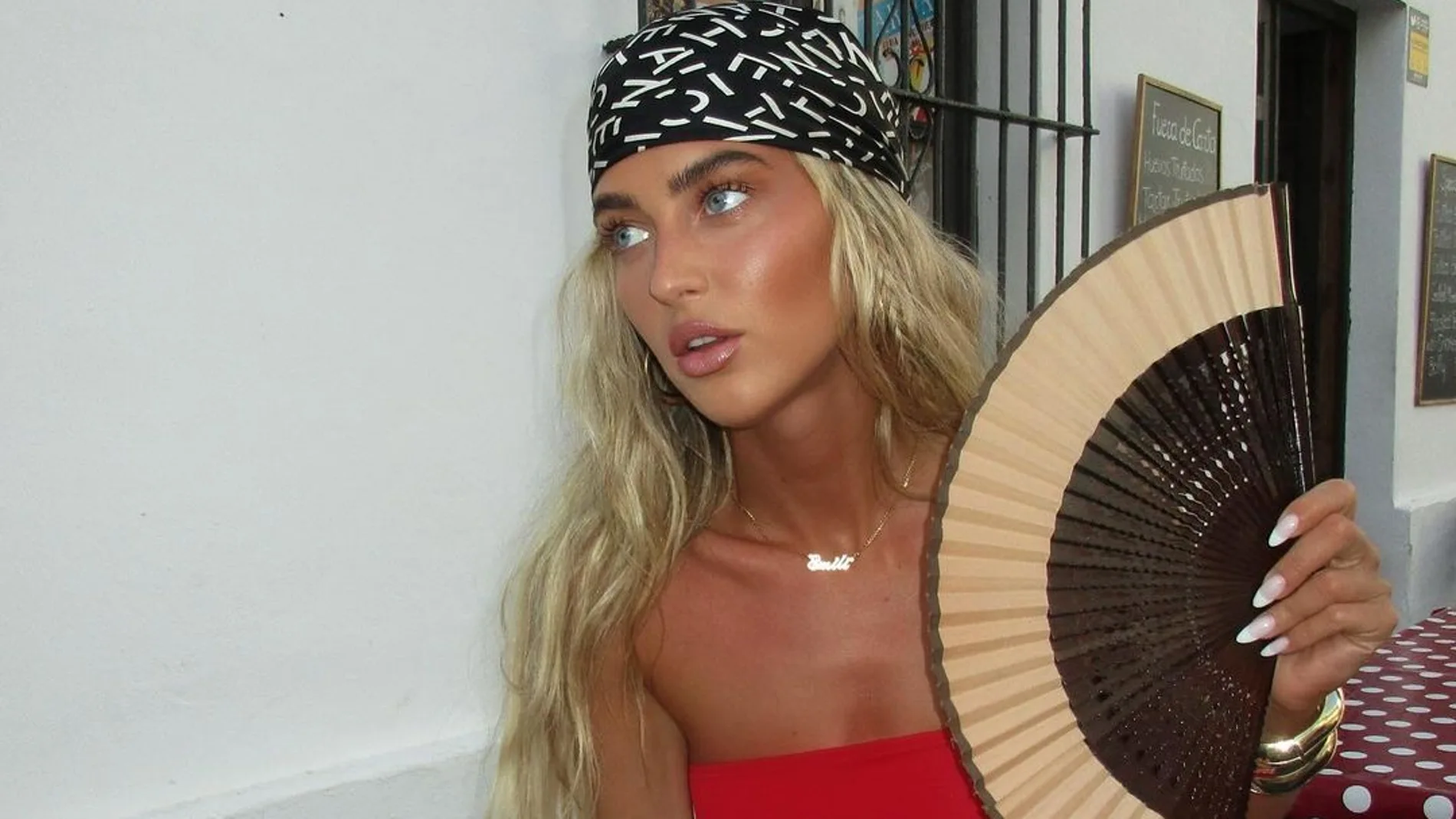 Si eres rubia, este es el color que debes invadir tu fondo de armario de verano.