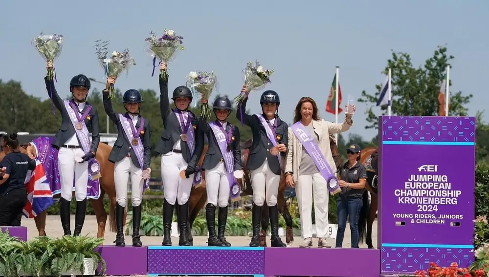 Podium Children,