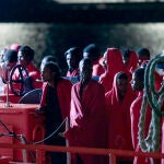 LLEGADA INMIGRANTES AL PUERTO DE ARRECIFE