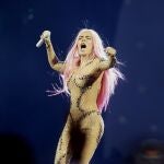 La cantante colombiana desplegando una vez más todo su potencial escénico en directo 