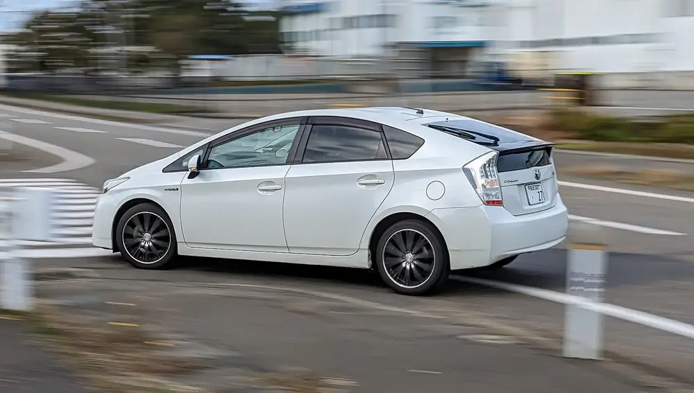 Coche cogiendo una curva