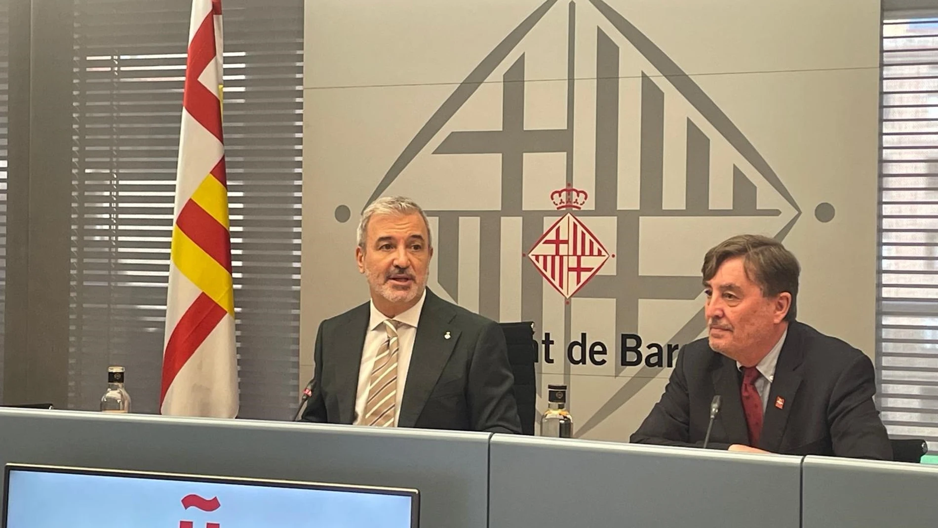 El alcalde de Barcelona, Jaume Collboni, y el director del Instituto Cervantes, Luis García Montero, en una rueda de prensa en el Ayuntamiento de Barcelona. EUROPA PRESS 22/07/2024