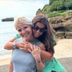 Eugenia Martínez de Irujo y Tana Rivera durante su escapada familiar al norte de España