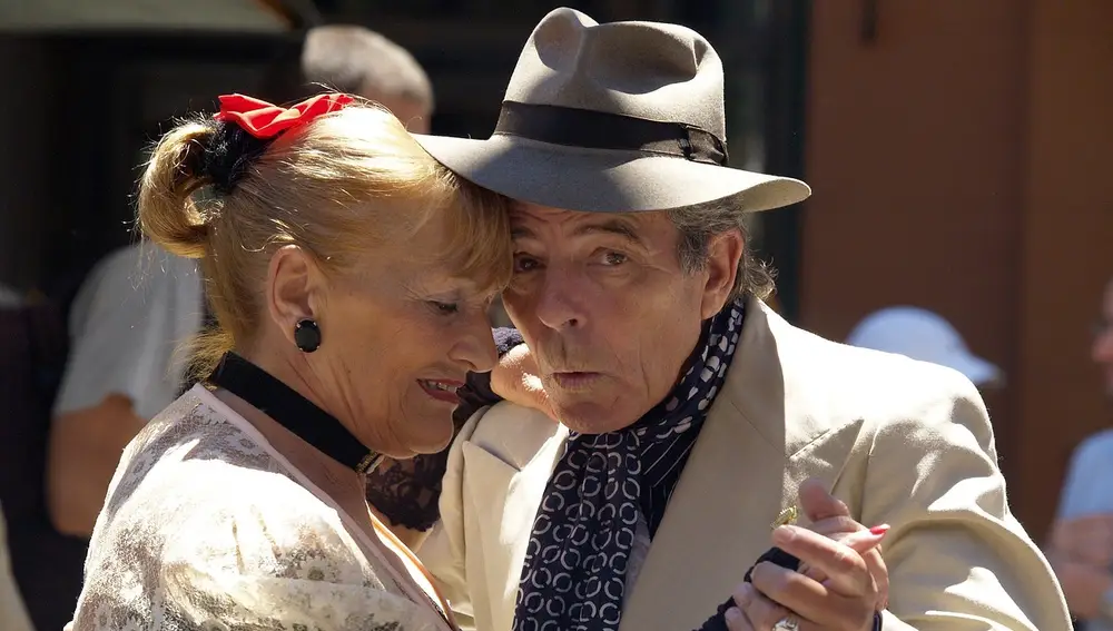 Ancianos bailando