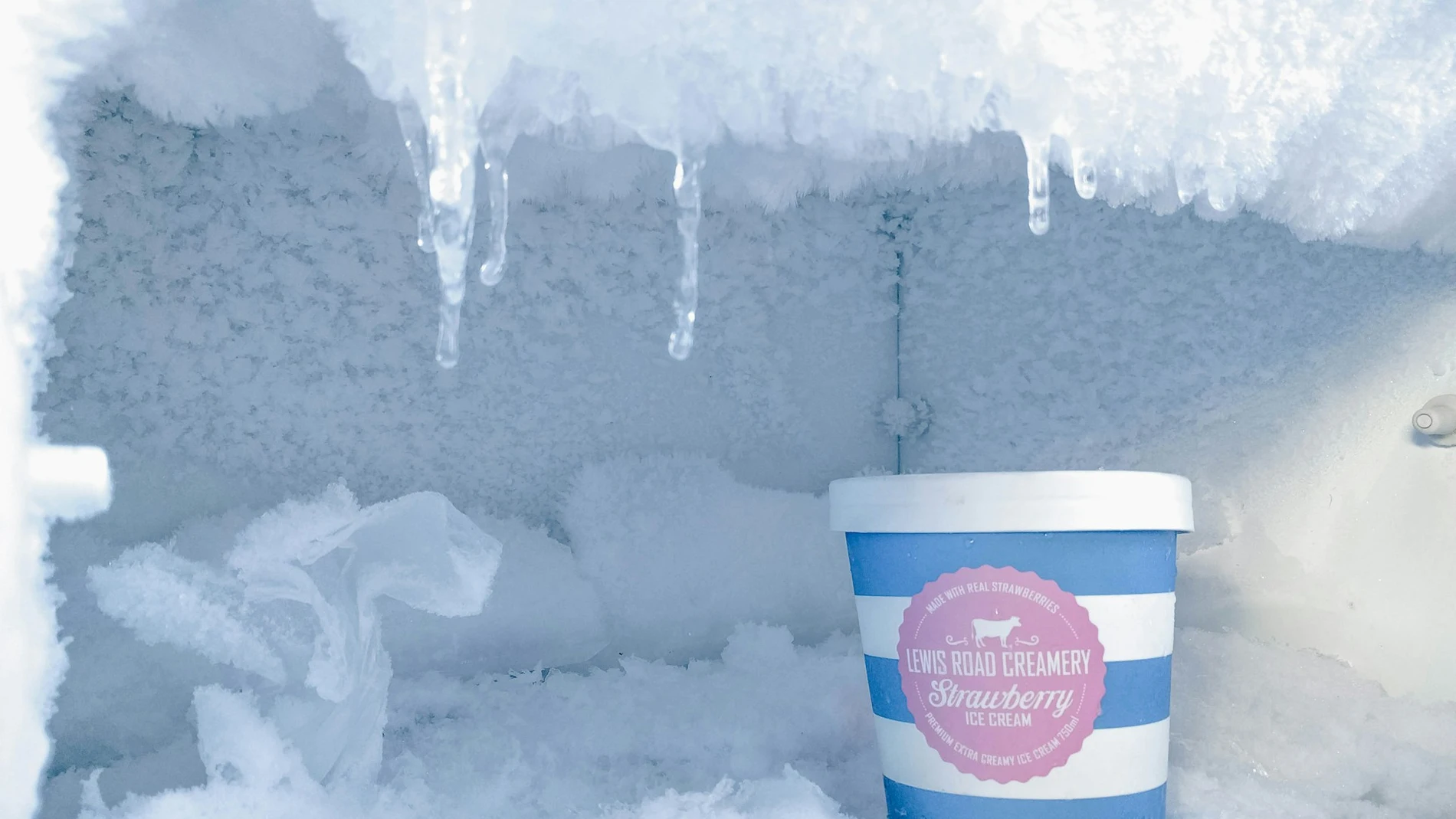 Siete formas sencillas de quitar el hielo del congelador sin usar el botón de descongelación