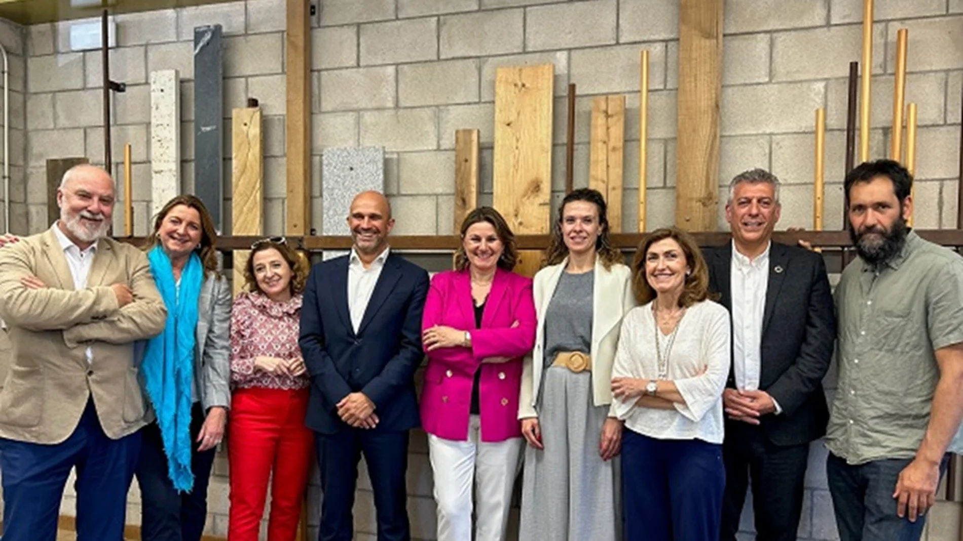 Los miembros de la Junta Directiva de AEICE, que preside Estíbaliz González de la Serna (centro)