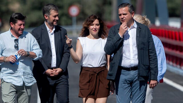  Ayuso inaugura los puentes reconstruidos tras la DANA en Aldea del Fresno