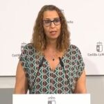 La consejera de Igualdad, Sara Simón, durante la rueda de prensa en el Palacio de Fuensalida