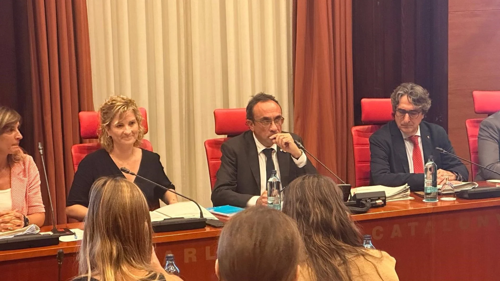 AMP.- El Parlamento catalán acuerda por unanimidad mantener la Medalla de Oro a la Abadía de Montserrat