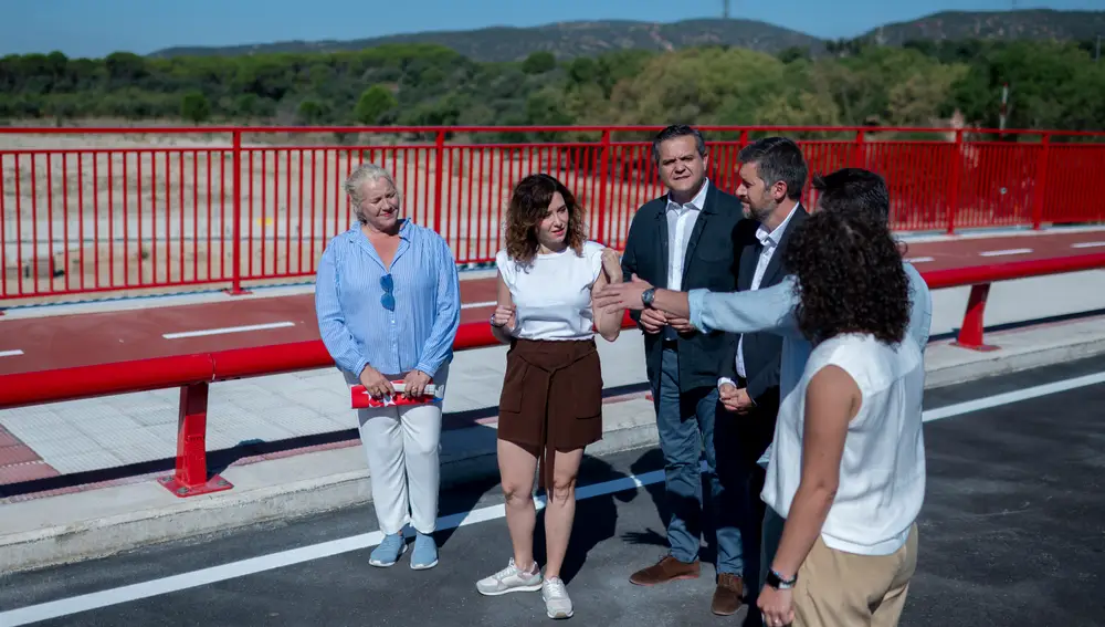 Ayuso inaugura los puentes reconstruidos tras la DANA en Aldea del Fresno