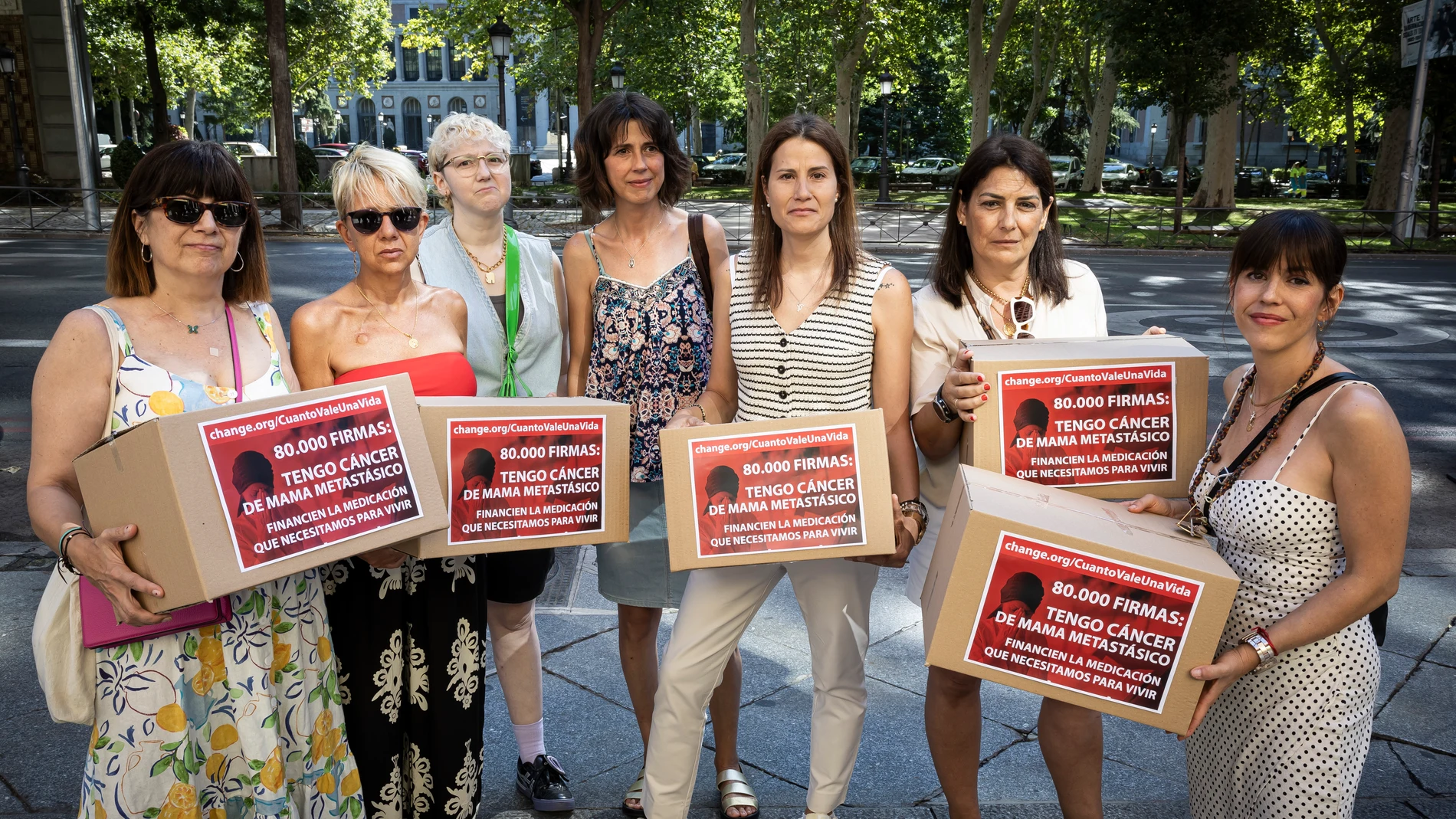 Entrega 80.000 Firmas Cáncer Metastásico de mama en el Ministerio de Sanidad © Enrique Cidoncha
