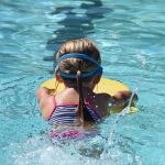 El color del bañador de los niños puede mejorar su visibilidad y, por lo tanto, su seguridad