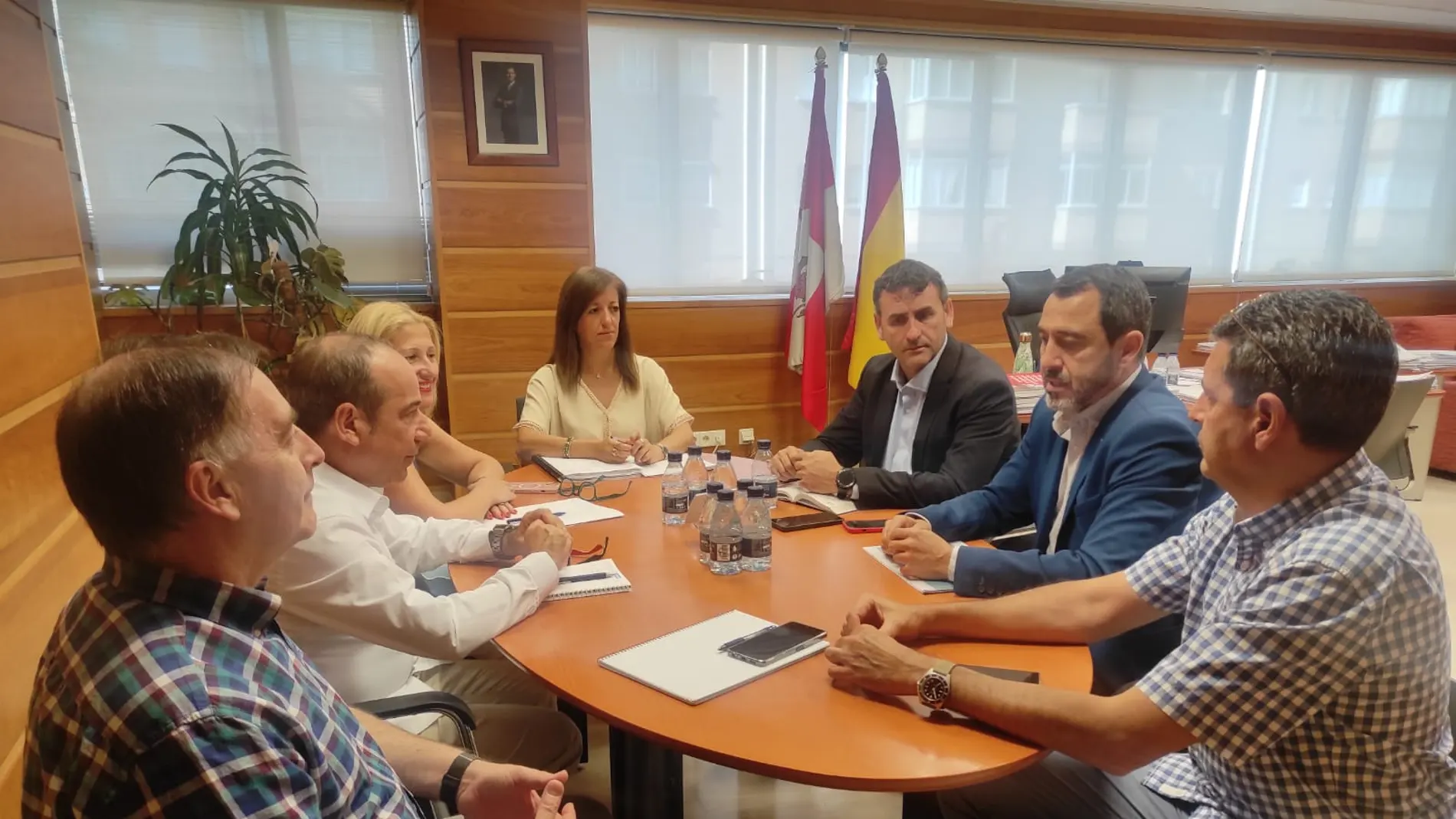 Reunión en la delegación territorial de la Junta en Soria entre representantes del Gobierno regional y del Ayuntamiento soriano