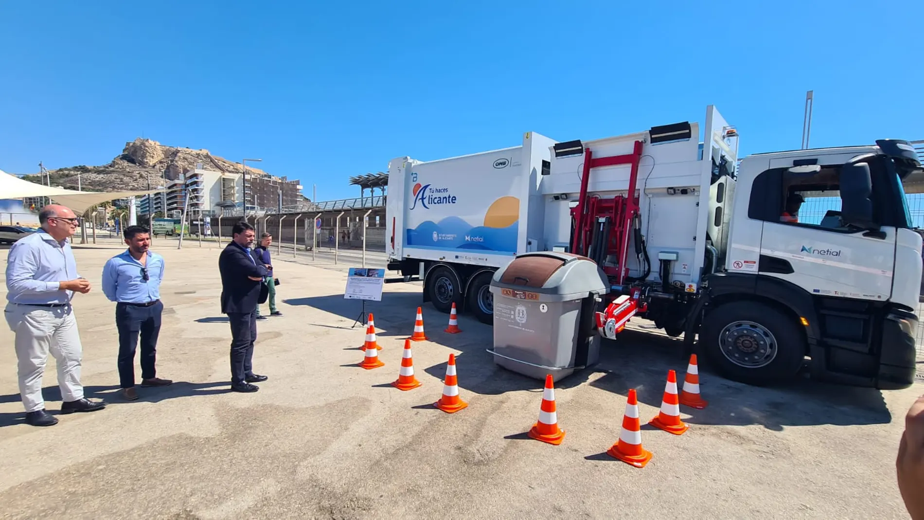 Presentación hoy en Alicante de los vehículos del servicio de limpieza viaria y recogida de residuos