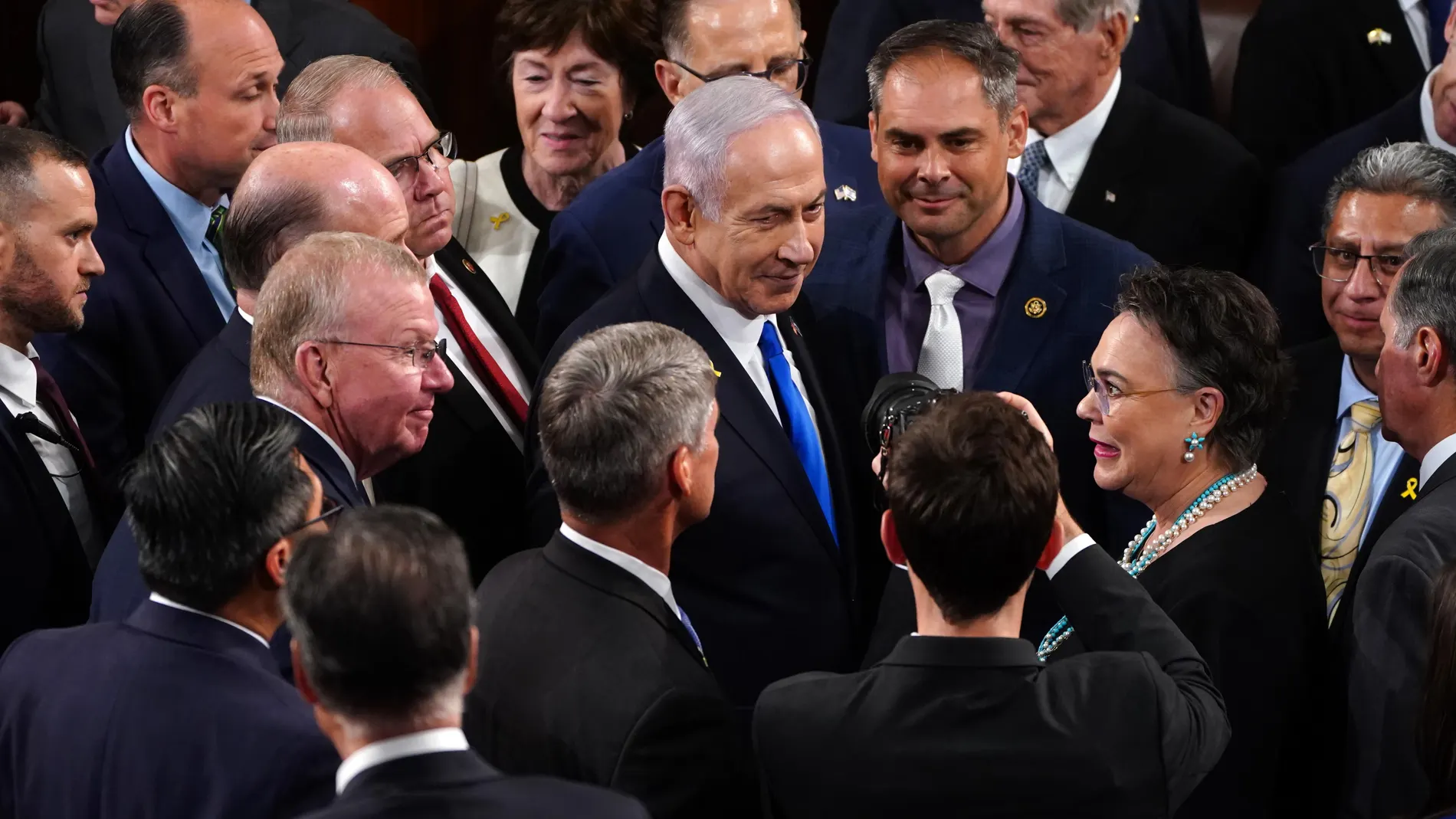 Washington (United States), 24/07/2024.- Prime Minister of Israel Benjamin Netanyahu (C) after delivering an address to a joint meeting of Congress in the chamber of the US House of Representatives on Capitol Hill in Washington, DC, USA, 24 July 2024. Netanyahu's address to a joint meeting of the US Congress comes amid a close 2024 US presidential election cycle. Thousands of pro-Palestinian protesters were expected to gather near the US Capitol when Netanyahu becomes the first leader to addr...