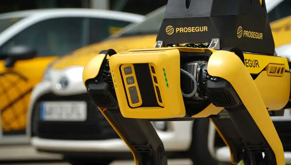 Los drones equipados con IA pueden operar en entornos complejos y hostiles, anticipándose a amenazas mediante algoritmos de predicción y gestión de información en tiempo real