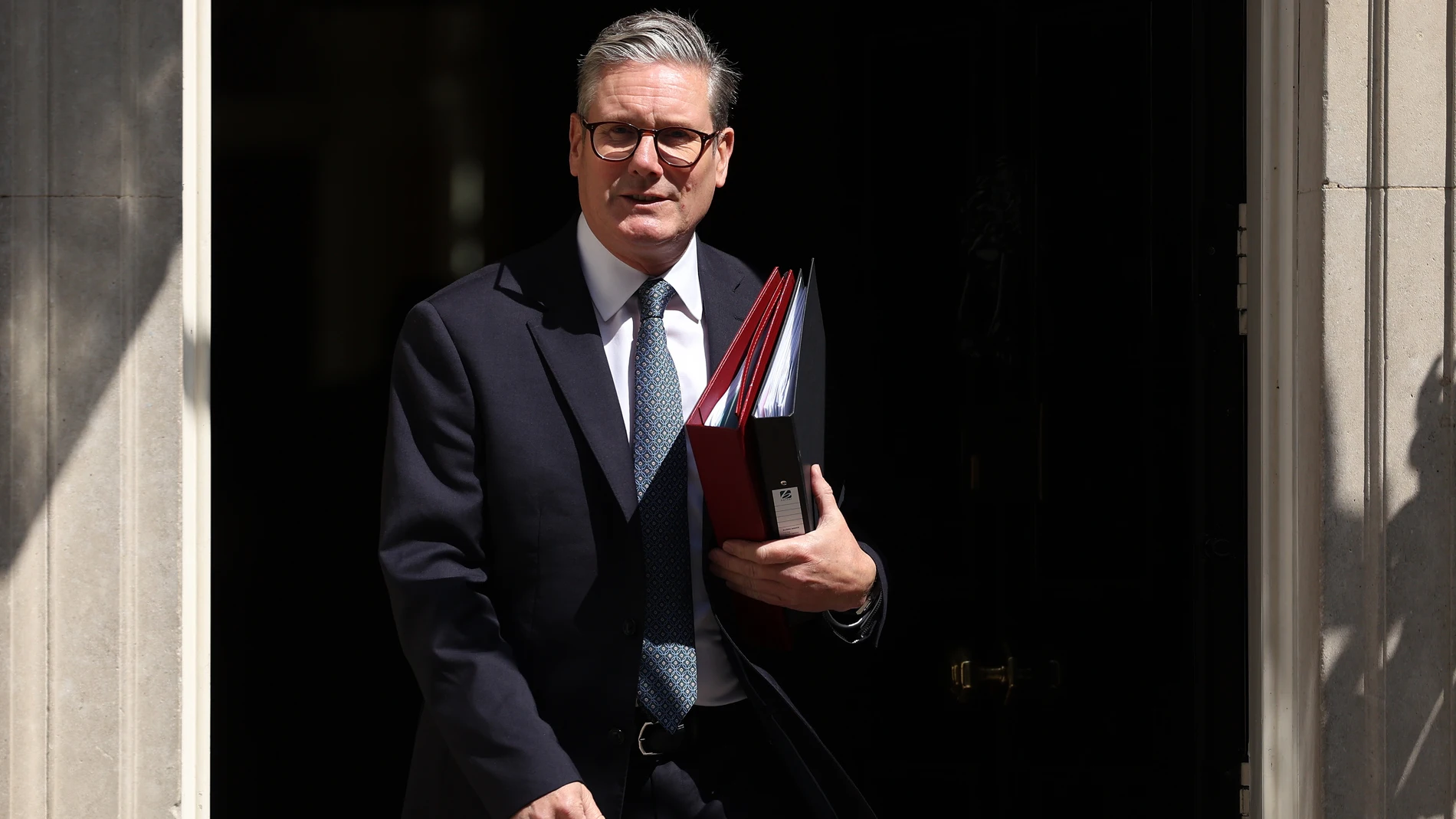 London (United Kingdom), 24/07/2024.- British Prime Minister Keir Starmer departs 10 Downing Street for his first Prime Minister's Questions (PMQs) at the Parliament in London, Britain, 24 July 2024. (Reino Unido, Londres) EFE/EPA/ANDY RAIN
