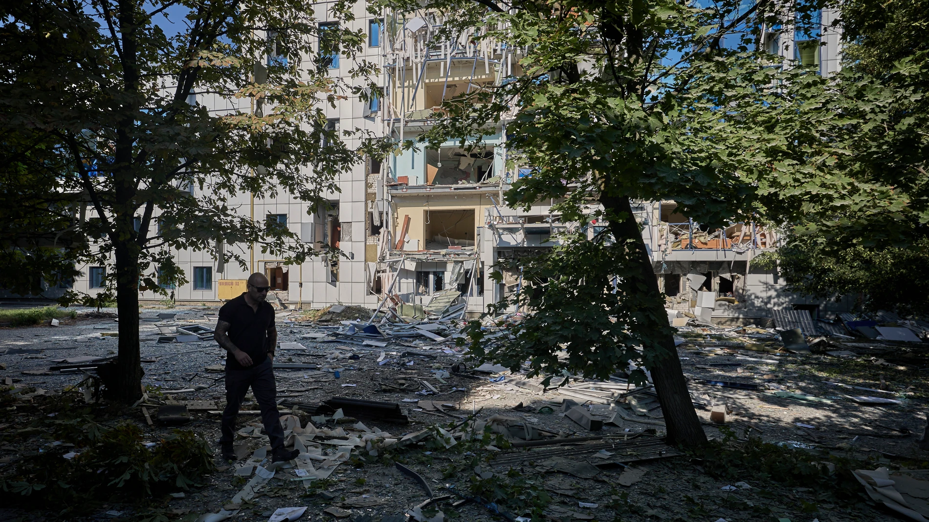 Kharkiv (Ukraine), 24/07/2024.- A man walks among debris at the site of the damaged Swiss Foundation for Mine Action (FSD) office after shelling in Kharkiv, northeastern Ukraine, 24 July 2024, amid the Russian invasion. The FSD office in Kharkiv was hit by a Russian missile strike on 24 July morning, the head of the Kharkiv Military Administration Oleg Synegubov wrote on telegram. As a result of shelling the facade and ceilings on several floors were destroyed, including six cars used by the ...