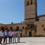 El diputado de Turismo, Javier Figueredo, recibe a la delegación de la Federación de Casas Regionales y Provinciales en Castilla y León. En la foto de derecha a Izquierda: Vicepresidente de la Federación y Presidente de la Casa de Avila, Raúl Rivero; Diputado de Turismo y alcalde de El Espinar, Javier Figueredo; alcalde de Pedraza, José Enrique Reques; Presidente de la Federación y Presidente del Centro Segoviano en Valladolid, Jose Luis Bellido; Secretario de la Federación, Fernando Albors; el Vocal y Vicesecretario de la Federación y; y el Presidente de la Casa de Cantabria, Manuel González
