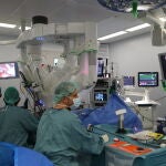Imagen de la primera intervención de tumor del espacio parafaríngeo con el robot Da Vinci 