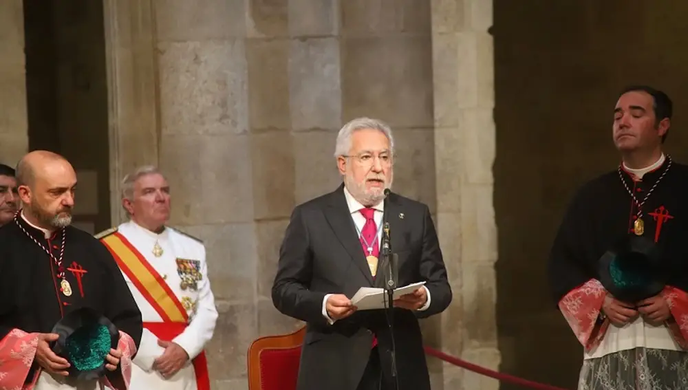 El presidente del Parlamento de Galicia, ha actuado como delegado regio en la Ofrenda Nacional al Apóstol.