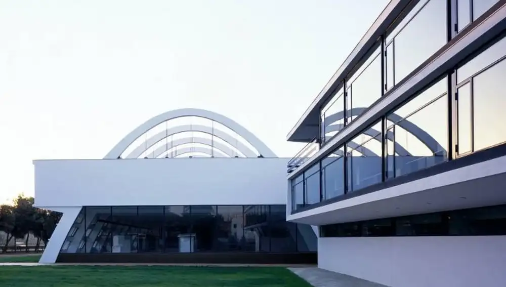 La fábrica Martini Rossi, en Canillejas es sede de la multinacional J. C. Decaux