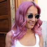 Hiba Abouk al salir de la peluquería.