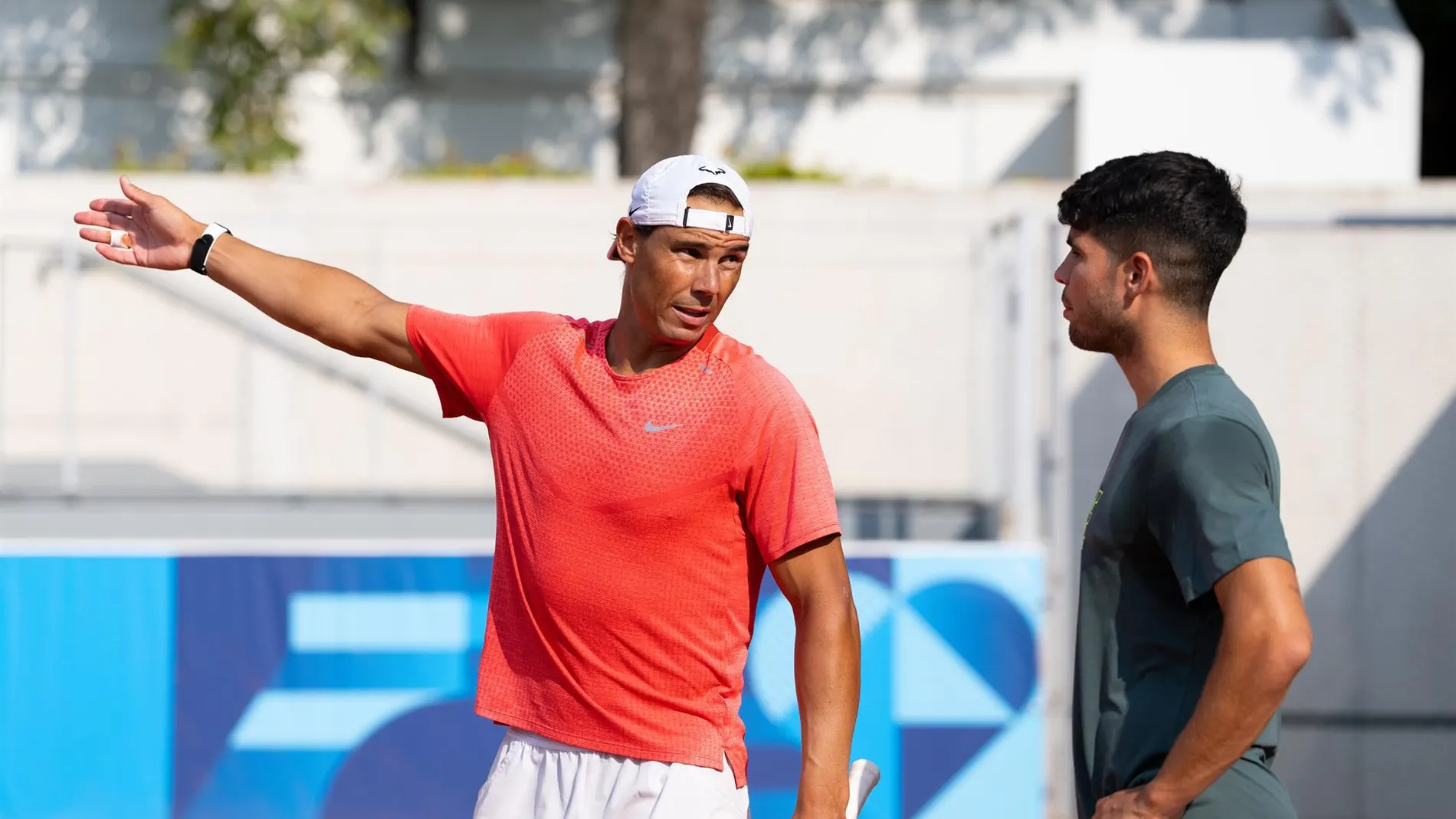 Alcaraz y Nadal, en un entrenamiento en París