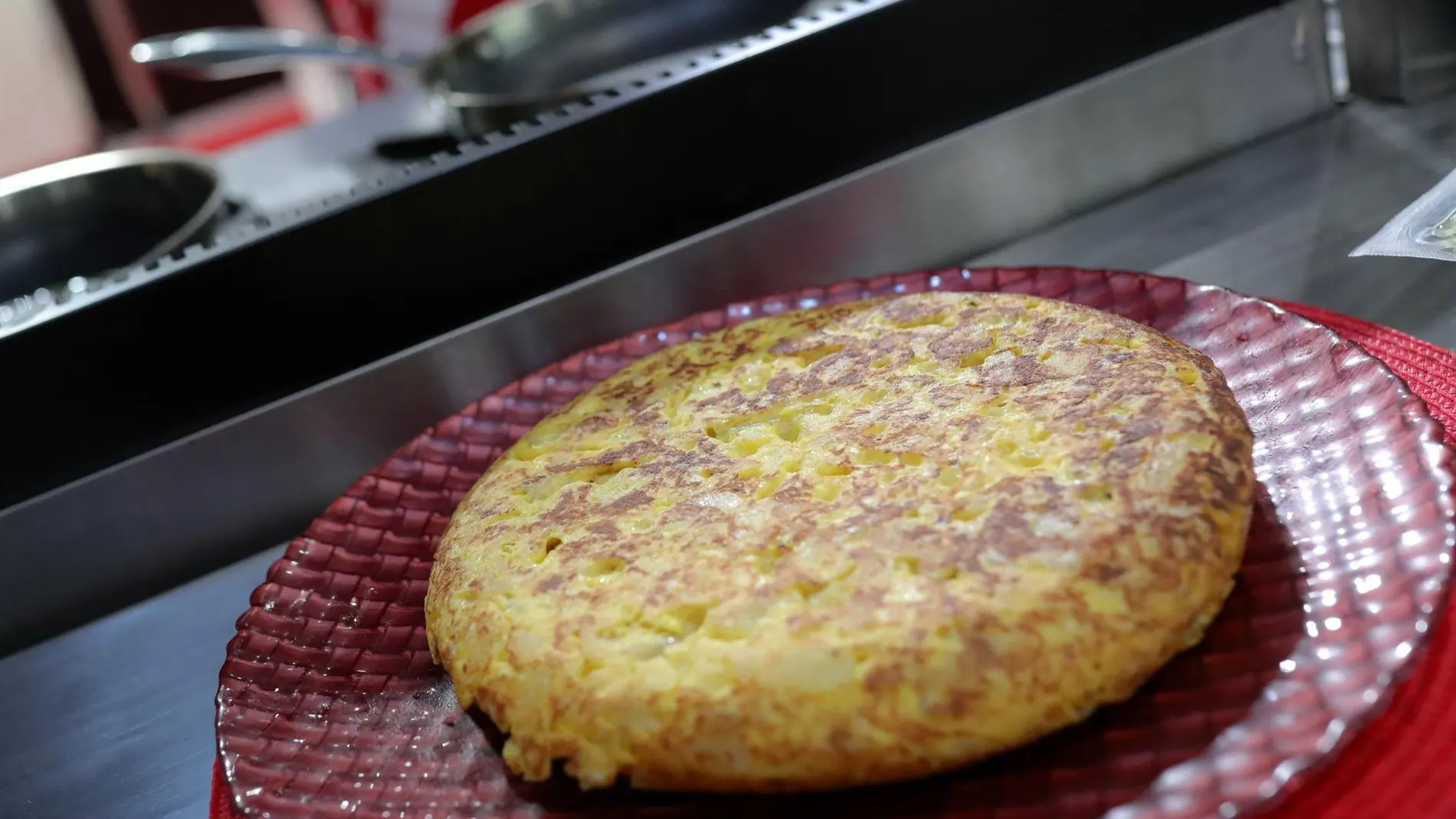 Un total de 22 afectados por salmonelosis en un restaurante de Barcelona tras comer tortilla de patatas