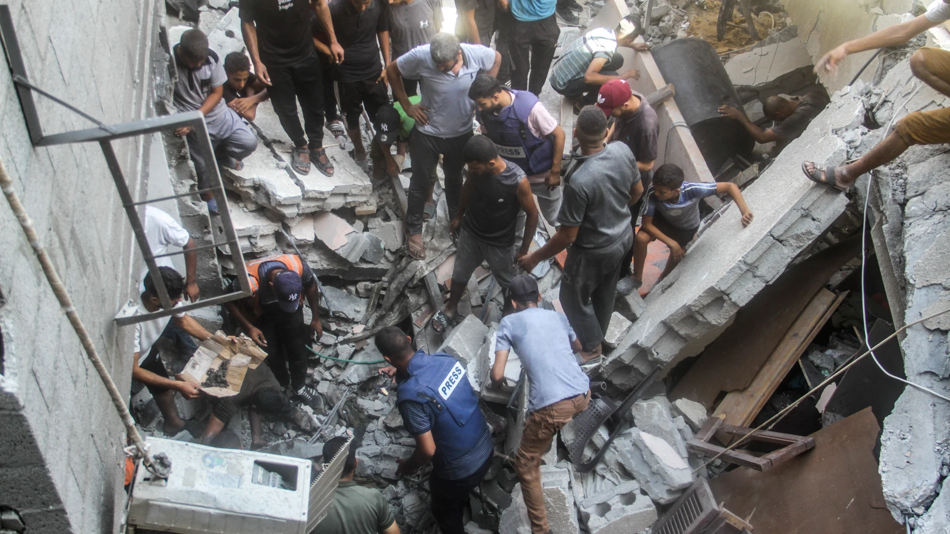 GAZA, June 30, 2024 -- Rescue work is underway after a bombing on the Al-Hoja Street in the center of the Jabalia refugee camp in northern Gaza Strip on June 29, 2024. At least 40 Palestinians were killed and 224 others injured in Israeli attacks across the besieged Gaza Strip over the past 24 hours, according to health authorities controlled by Hamas on Saturday. 29/06/2024